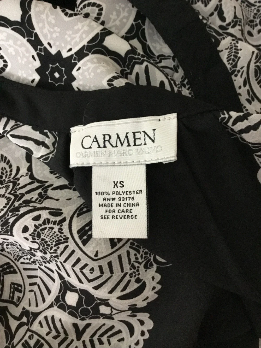 Black and White Lace-Print Short Sleeve Top - Picture 6 of 7